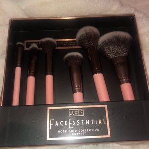 Brand New Luxie Face Essentials Brush Set